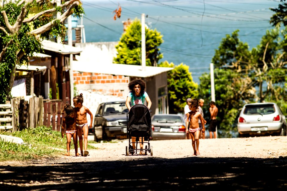 23.01.2021 - Prefeita Paula Mascarenhas em visita às obras de pavimentação e sinalização da avenida Pernambuco, no Barro Duro, acompanhada dos deputados Daniel Trzeciak e Luiz Henrique Viana - Foto: Gustavo Vara