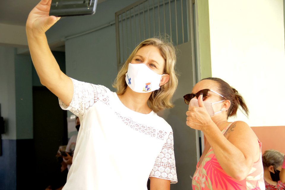 03.03.2021 Prefeita Paula Mascarenhas acompanha vacinação de idosos nas escolas Foto Rodrigo Chagas