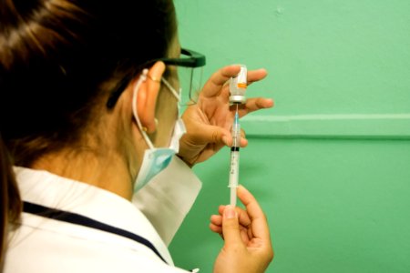 25.03.2021 Vacinação dos idosos com 75 anos nas escolas Foto Rodrigo Chagas-19