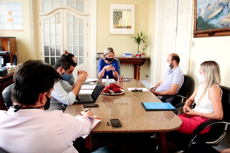 02.12.2020 Prefeita Paula Mascarenhas Reunião com a equipe de gabinete, secretário de Qualidade Ambiental e diretora executiva Foto Rodrigo Chagas