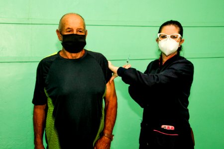 25.03.2021 Vacinação dos idosos com 75 anos nas escolas Foto Rodrigo Chagas-31