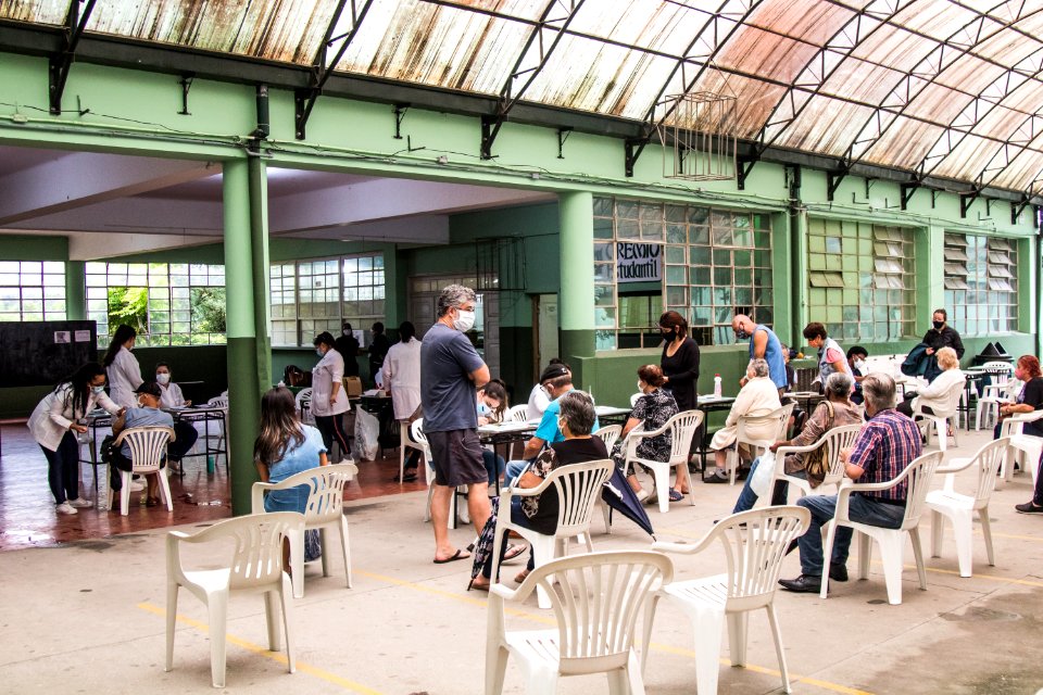 26.03.2021 - Vacinação dos idosos com 74 anos nas escolas - Foto Michel Corvello