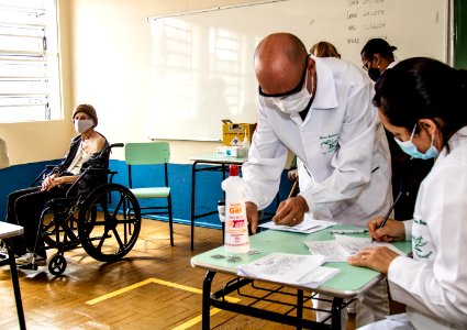 24.03.2021 - Vacinação dos idosos com 76 anos nas escolas - Foto Michel Corvello