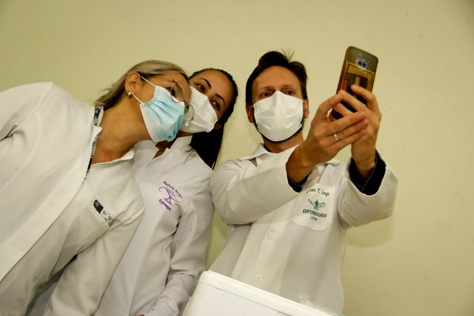 06.02.2021 Mutirão de vacinação dos profissionais de saúde Foto: Rodrigo Chagas