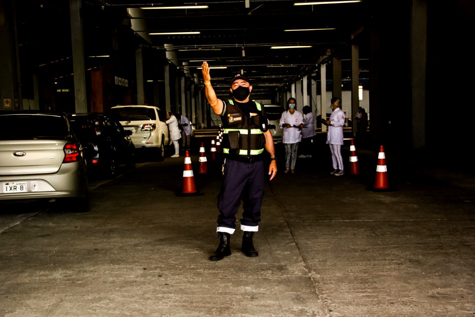 20.03.2021 Drive-thru para 1° dose dos idosos com 76 anos Foto Rodrigo Chagas