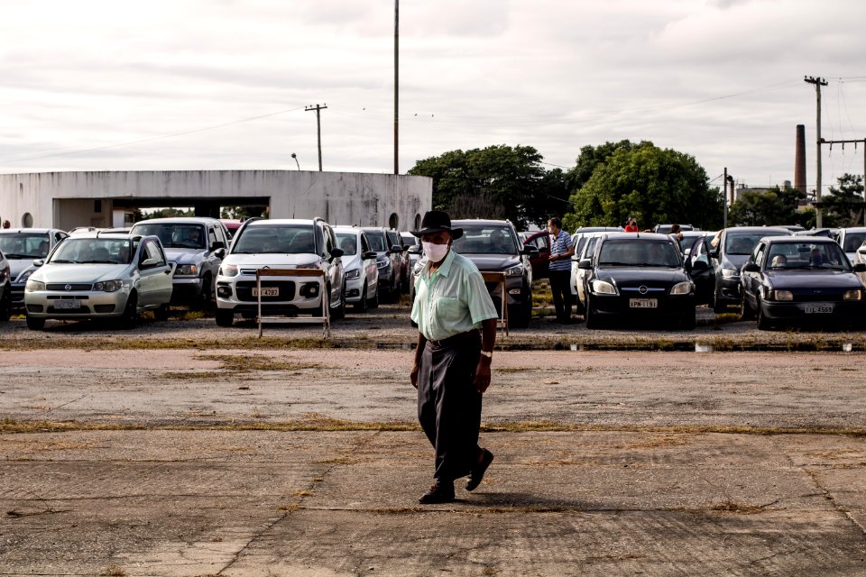 14.03.2021 - Drive-thru para vacinação de idosos com 79 anos - Foto Michel Corvello