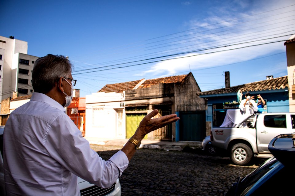 02.01.2021 - Prefeito em execício, Idemar Barz prestigia procissão em homenagem a Nossa Senhora dos Navegantes - Foto Michel Corvello
