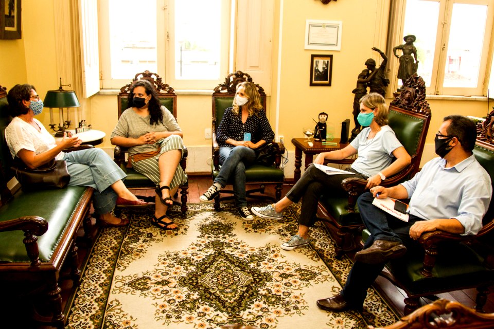 27.01.2021 - Prefeita Paula Mascarenhas em reunião com a vereadora Marisa Schwarzer - Foto: Gustavo Vara