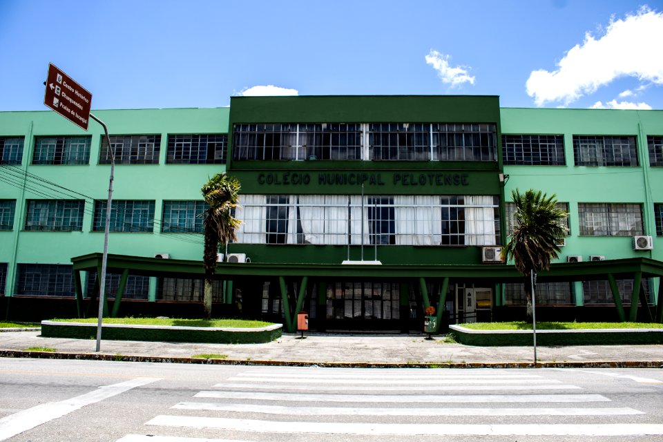 18.01.2021 - Fachada Colégio Municipal Pelotense - Foto Michel Corvello