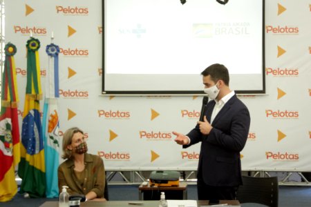 10.12.2020 Prefeita Paula Mascarenhas e Governador assinam termo repasse dos recursos para o novo hospital Foto Rodrigo Chagas