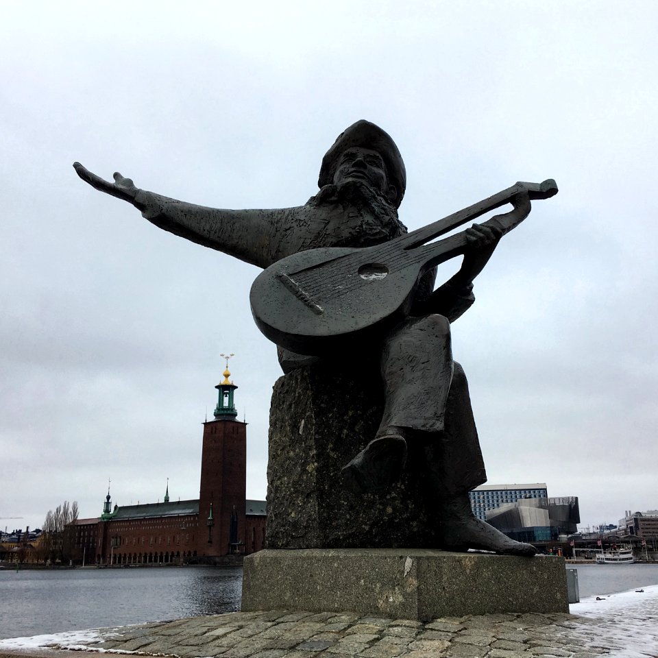 Evert Taube Statue