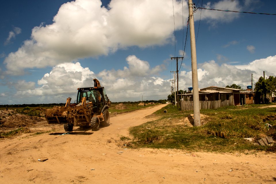 22.01.2021 - Projeto Bairro Bem Cuidado, serviços de limpeza urbana no Balneário dos Prazeres - Foto Michel Corvello