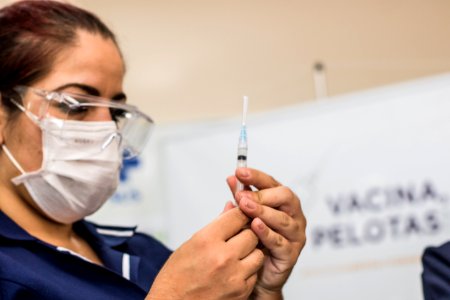 19.01.2021 - Aplicação das primeiras doses da vacina contra o coronavírus em Pelotas - Foto Michel Corvello