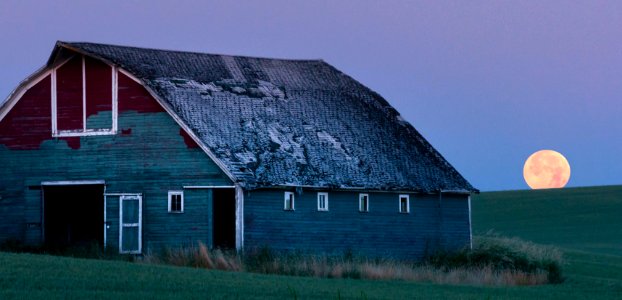 Blood Moon 2018 setting in the Palouse near Fairfield, WA.