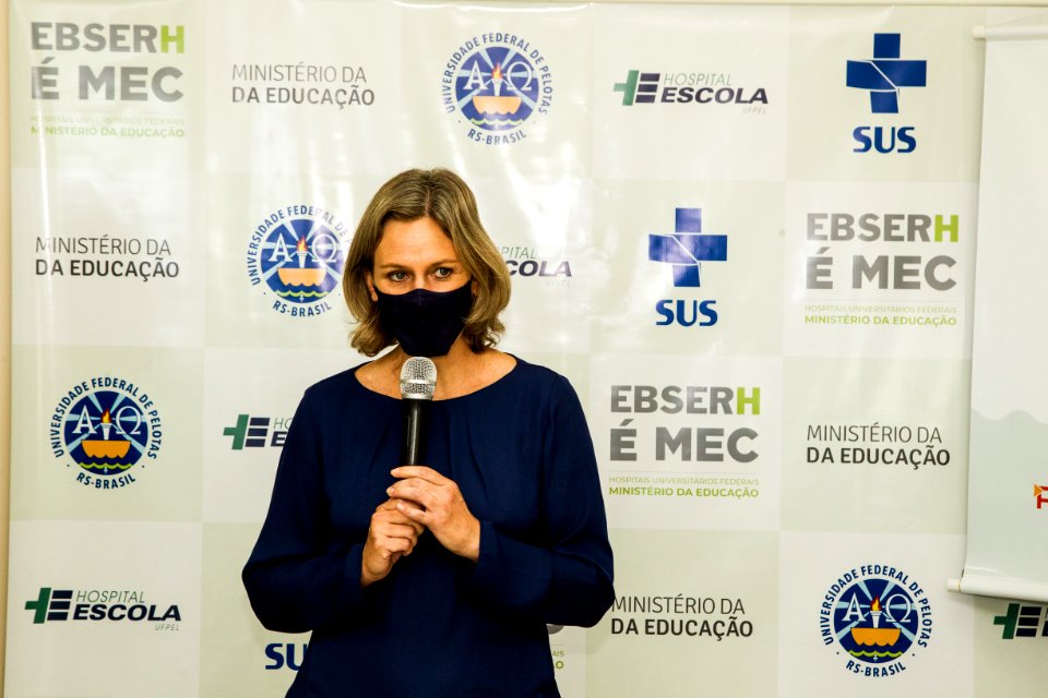 19.01.2020 - Prefeita Paula Mascarenhas e o vice Idemar Barz recebem a vacina da COVID-19 em Pelotas - Foto: Gustavo Vara