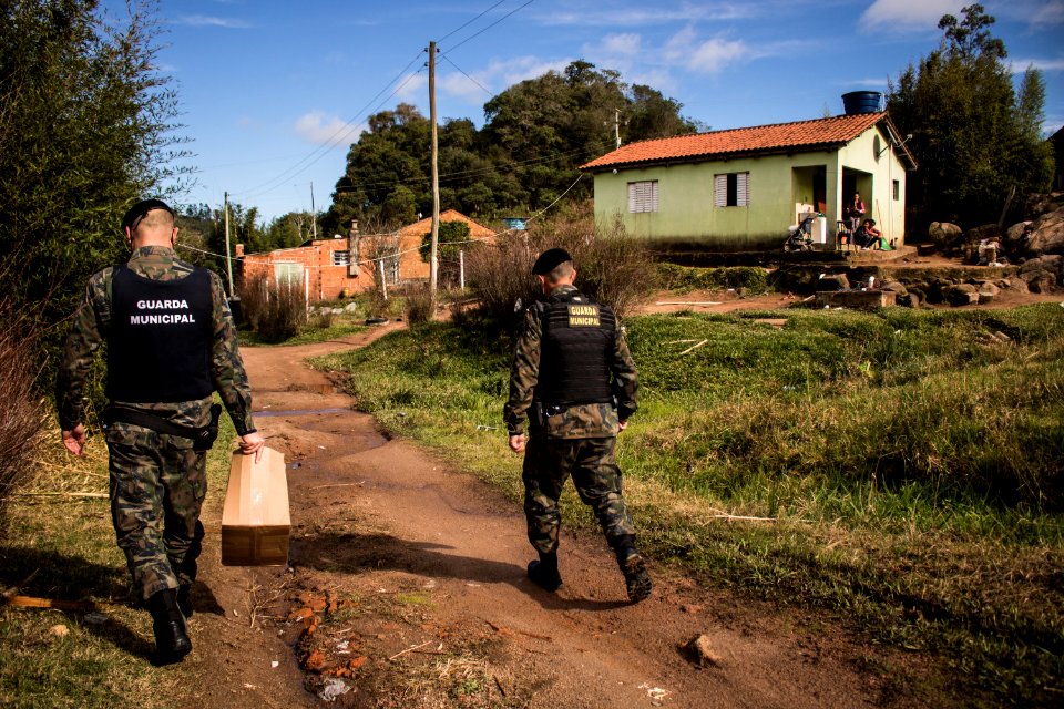 28.07.2020 - Patrulha Rural da GM realiza ação de orientação e distribuição de máscaras - Foto Michel Corvello