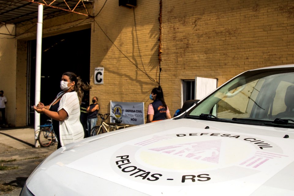 30.03.2021 - Drive-thru para 1ª dose dos idosos com 70 anos - Foto Michel Corvello