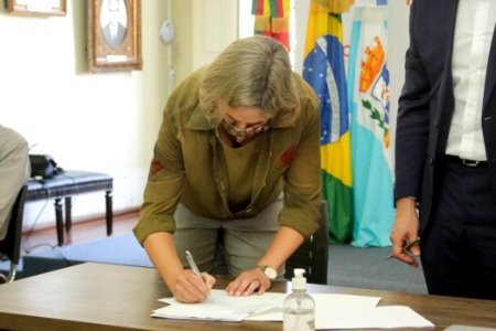 10.12.2020 Prefeita Paula Mascarenhas e Governador assinam termo repasse dos recursos para o novo hospital Foto Rodrigo Chagas