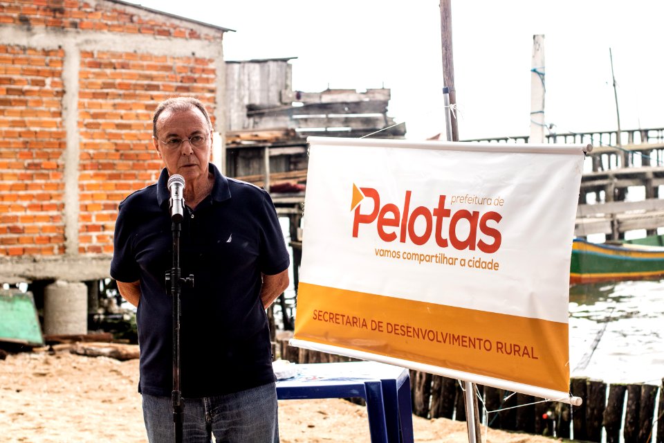 01.02.2021 - Prefeito em exercício, Idemar Barz prestigia abertura da Safra do Camarão na Colônia de Pescadores Z3 - Foto Michel Corvello