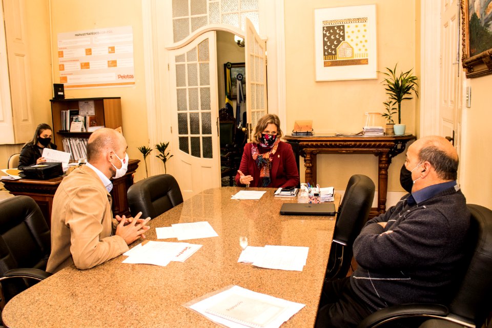 18.06.2020 - Prefeita Paula Mascarenhas realiza reunião com secretários de Transporte e Trânsito e de Administração e Recursos Humanos - Foto Michel Corvello