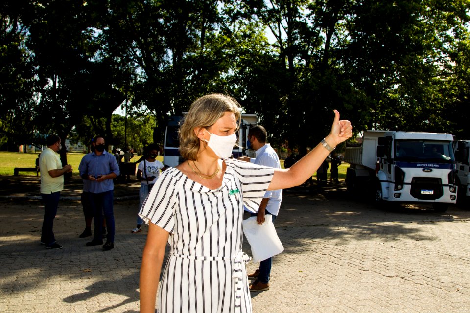 11.01.2021 - Prefeita Paula Mascarenhas e o vice Idemar Barz dão início das ações do projeto Bairro Bem Cuidado, na Praça Aratiba, Balneário dos Prazeres - Foto: Gustavo Vara