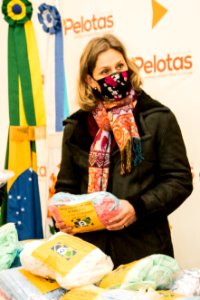18.06.2020 - Prefeita Paula Mascarenhas recebe doação de mais de máscaras por Victor Afrânio - Foto Michel Corvello