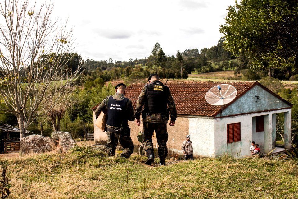 28.07.2020 - Patrulha Rural da GM realiza ação de orientação e distribuição de máscaras - Foto Michel Corvello