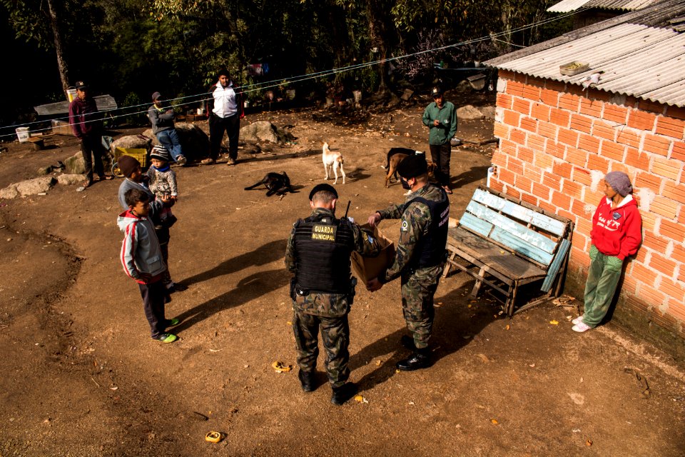 28.07.2020 - Patrulha Rural da GM realiza ação de orientação e distribuição de máscaras - Foto Michel Corvello