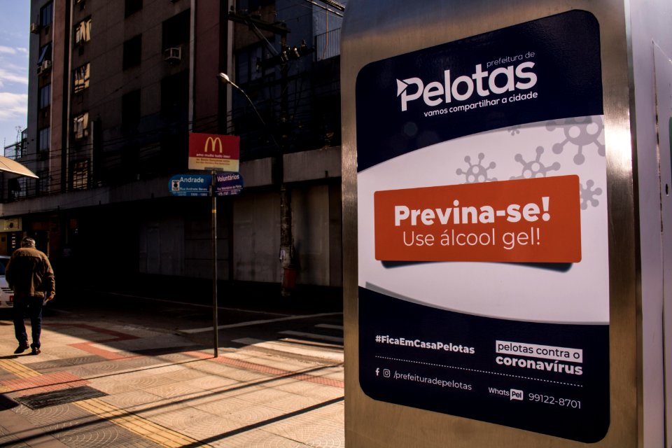 03.08.2020 - Instalação do novo Toten no calçadão esquina Voluntários da Pátria - Foto Michel Corvello