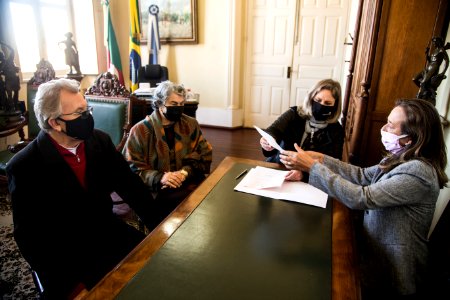 28.07.2020 - Prefeita Paula Mascarenhas recebe a visita da vereadora Zilda Bürkle - Foto: Gustavo Vara