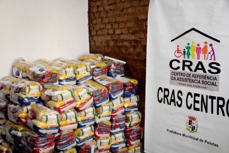 04.05.2020 - Prefeita Paula Mascarenhas faz Visita ao Cras Centro – Foto- Rodrigo Chaga