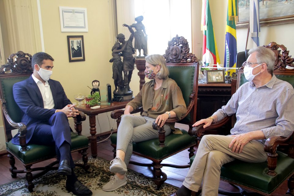 10.12.2020 Prefeita Paula Mascarenhas e Governador assinam termo repasse dos recursos para o novo hospital Foto Rodrigo Chagas