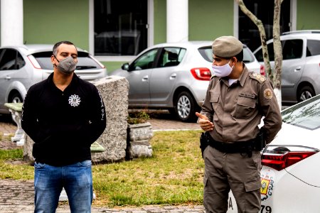 12.05.2020 - Ação integrada entre forças de seguraça para distribuição de máscaras com entrega de material de conscientização - Foto Michel Corvello