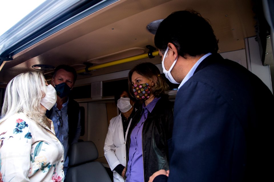 19.05.2020 - Prefeita Paula Mascarenhas durante entrega de ambulância ao Pronto Socorro, adquirida com emenda parlamentar do deputado Afonso Hamm - Foto: Gustavo Vara