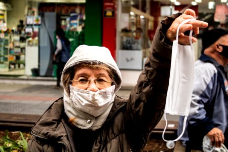 12.05.2020 - Ação integrada entre forças de seguraça para distribuição de máscaras com entrega de material de conscientização - Foto Michel Corvello
