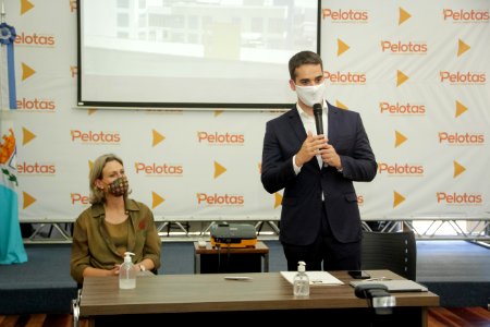 10.12.2020 Prefeita Paula Mascarenhas e Governador assinam termo repasse dos recursos para o novo hospital Foto Rodrigo Chagas