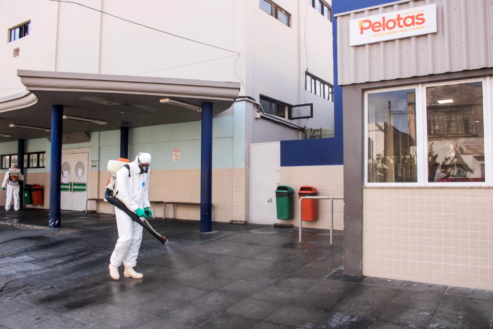26.03.2020 - Ação de pulverização na UPA areal, PS e prédios públicos para prevenir a contaminação por coronavírus - Foto Michel Corvello