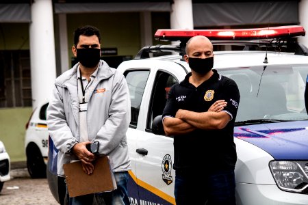 12.05.2020 - Ação integrada entre forças de seguraça para distribuição de máscaras com entrega de material de conscientização - Foto Michel Corvello