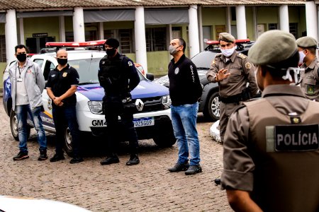 12.05.2020 - Ação integrada entre forças de seguraça para distribuição de máscaras com entrega de material de conscientização - Foto Michel Corvello