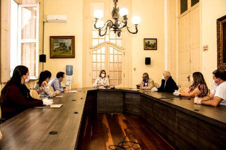 21.05.2020- Prefeita Paula Mascarenhas em reunião com organizadores de eventos - Foto Michel Corvello