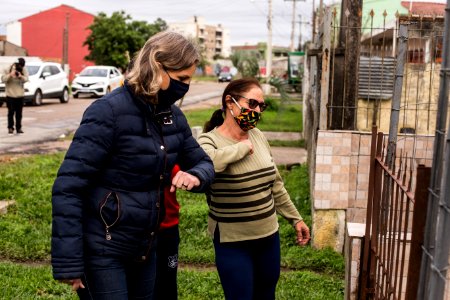 22.06.2020 - Prefeita Paula Mascarenhas realiza visita à rua de acesso ao Residencial Haragano - Foto: Gustavo Vara