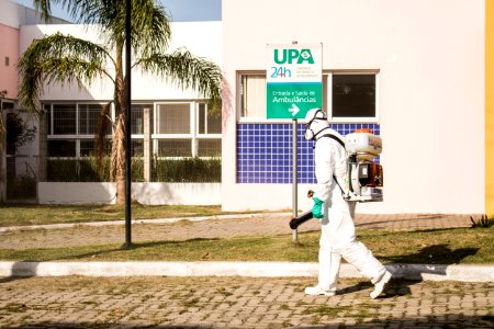 26.03.2020 - Ação de pulverização na UPA areal, PS e prédios públicos para prevenir a contaminação por coronavírus - Foto Michel Corvello