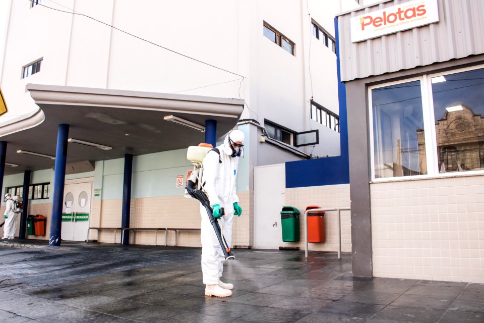 26.03.2020 - Ação de pulverização na UPA areal, PS e prédios públicos para prevenir a contaminação por coronavírus - Foto Michel Corvello