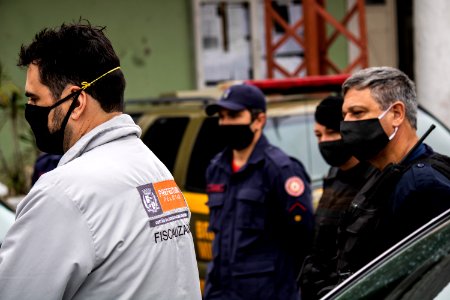 12.05.2020 - Ação integrada entre forças de seguraça para distribuição de máscaras com entrega de material de conscientização - Foto Michel Corvello