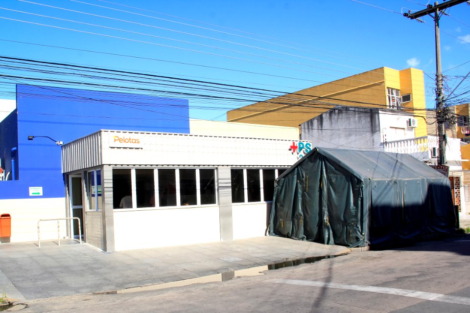 21.03.2020 - Exército monta barraca no PS de Pelotas para ajudar na triagem de pacientes - Foto Rodrigo Chagas