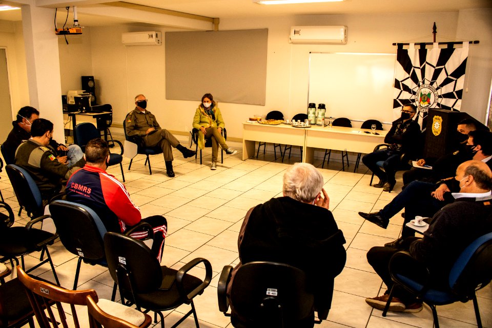 09.06.2020 - Prefeita Paula Mascarenhas em reunião com as forças policiais - Foto Michel Corvello