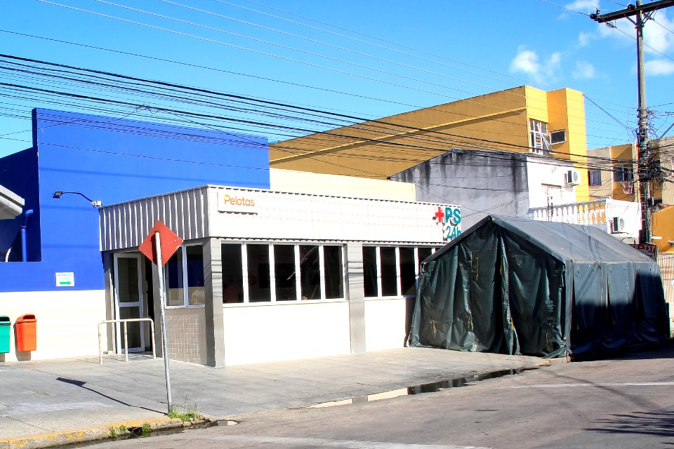 21.03.2020 - Exército monta barraca no PS de Pelotas para ajudar na triagem de pacientes - Foto Rodrigo Chagas