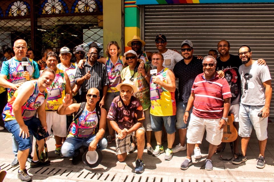 Prefeita Paula Mascarenhas prestigia Carnaval de rua do Bloco Expresso 620 com a Rádio Pelotense - Foto Michel Corvello