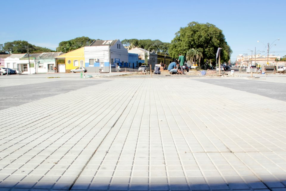 29.04.2020 – Prefeita Paula Mascarenhas vistoria obras do Largo de Portugal – Foto: Rodrigo Chagas