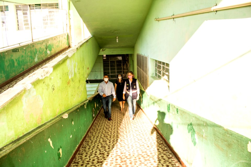 24.04.2020 - Prefeita Paula Mascarenhas visita estrutura montada para receber pessoas em situação de rua no colégio pelotense - Foto Michel Corvello